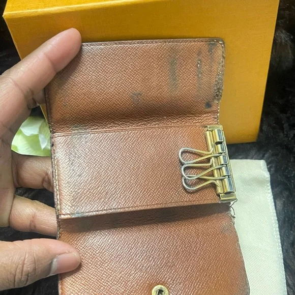 Louis Vuitton Brown and Gold Monogram Key Pouch - Picture 12 of 14